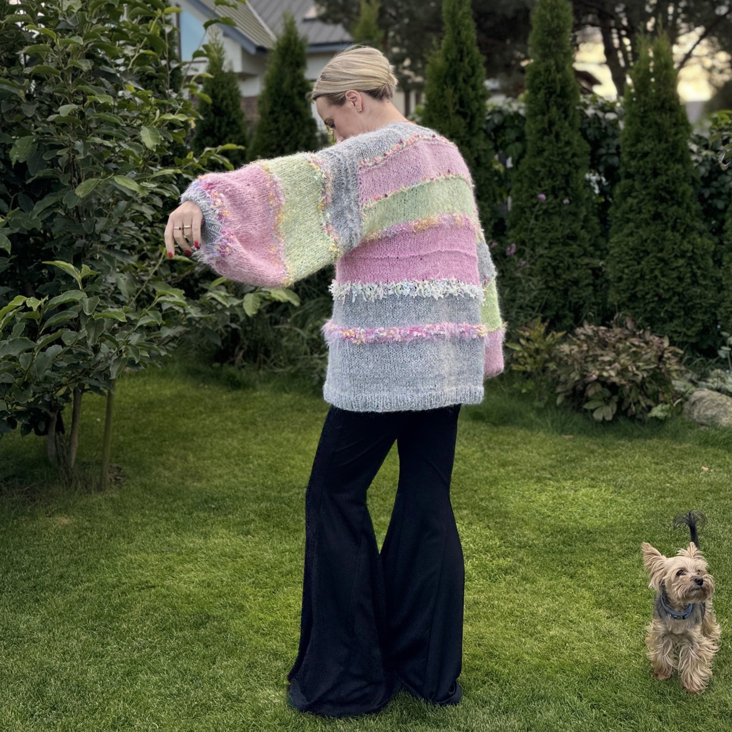 Ręcznie Dziergany Sweter Oversize z Puszystej Przędzy - i Tekstura