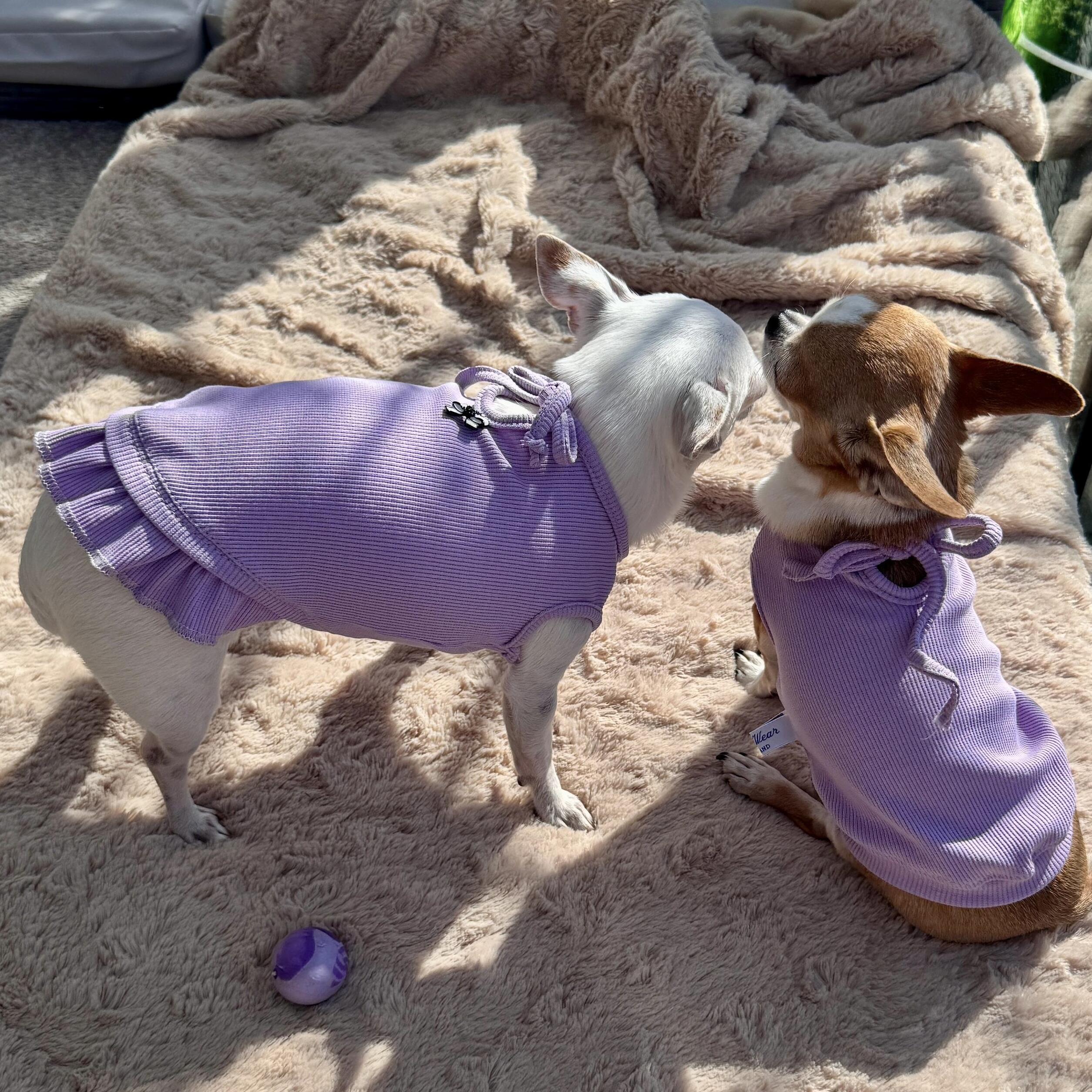 Lawendowa sukienka prążkowana "Lavender Princess" z falbanką